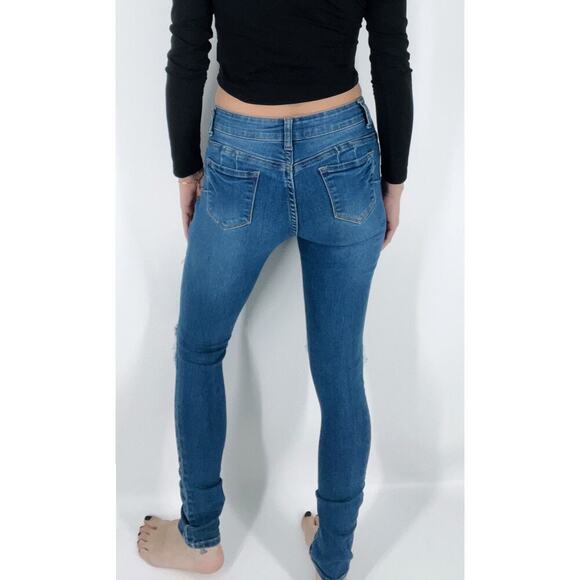 Fashion Nova Distressed Ripped Skinny Denim Jeans Size 5/6 (26”) - Picture 2 of 4